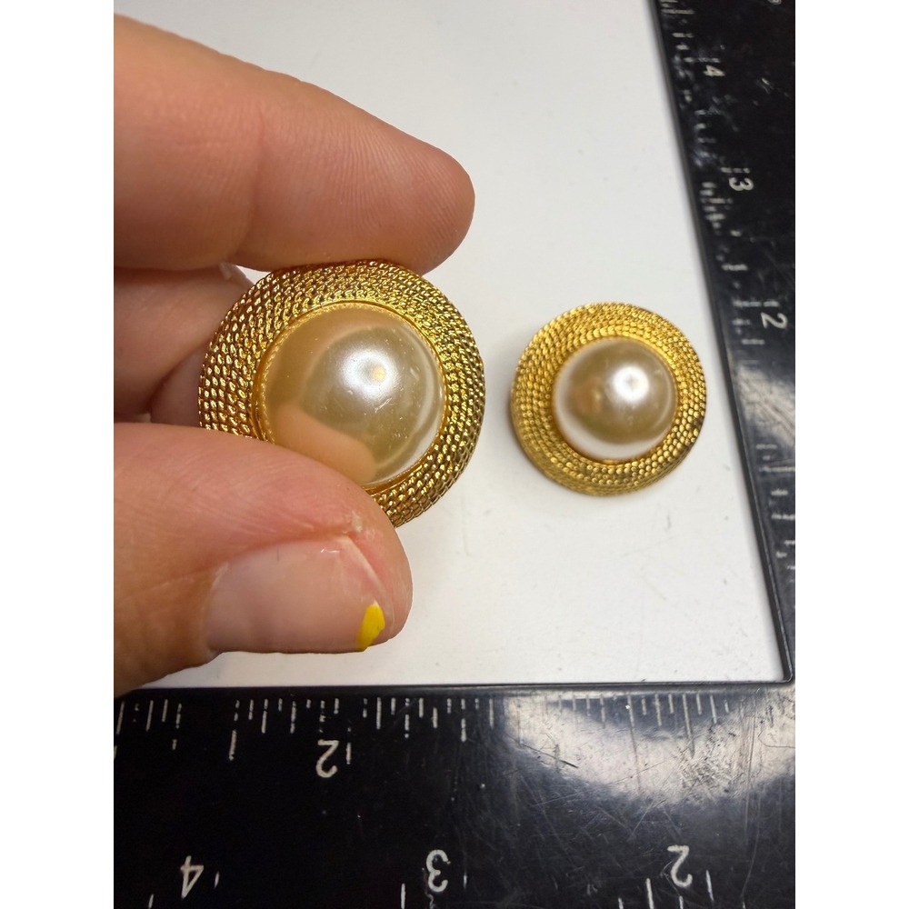 Gold Tone Faux Pearl Button Stud Earrings Textured Rope Border Post Back